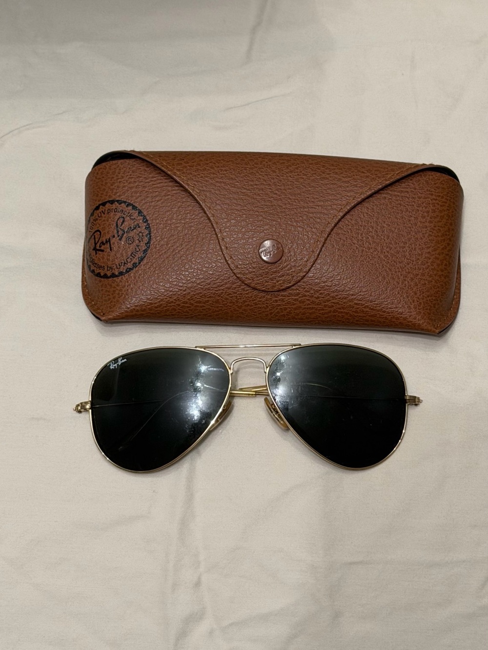 Ray-Ban Unisex Aviator Sunglasses in Gold with Black Lenses